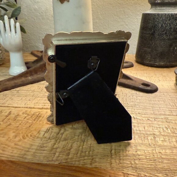 ❌SOLD❌VTG silver rose frame with regal cat - Picture 5 of 6